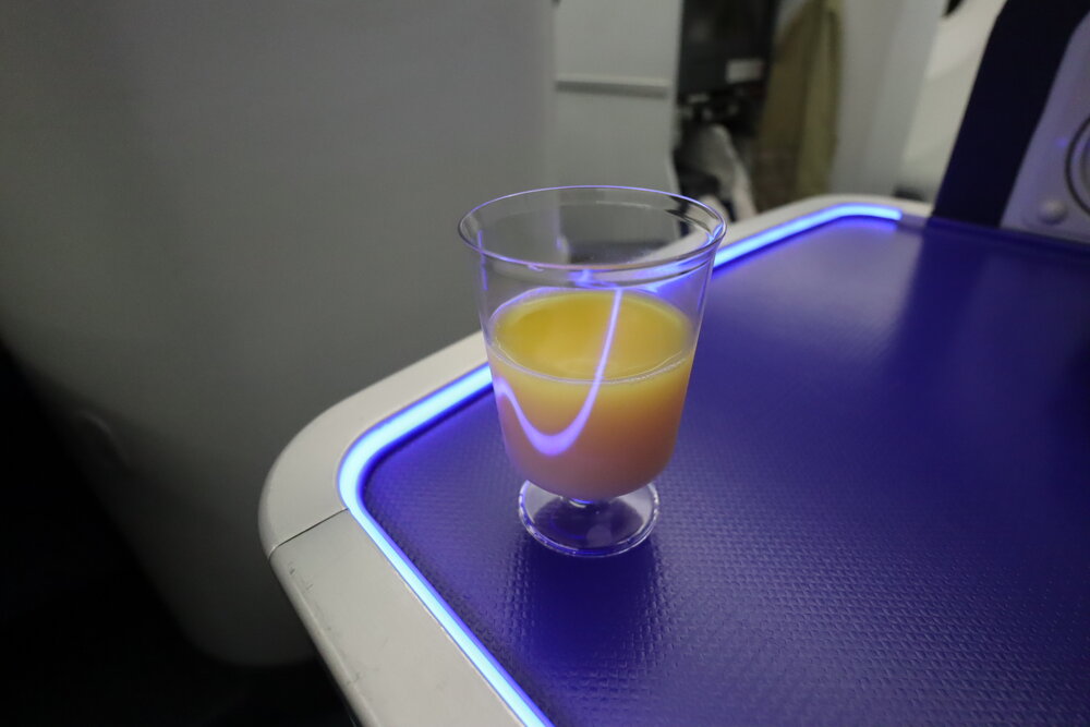 ANA 787 business class – Welcome beverage