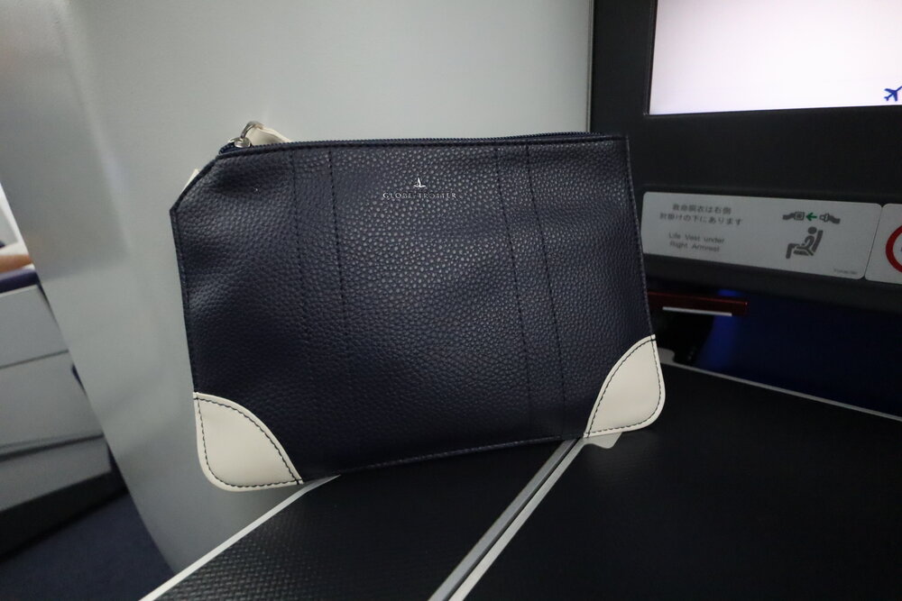 ANA 787 business class – Amenity kit