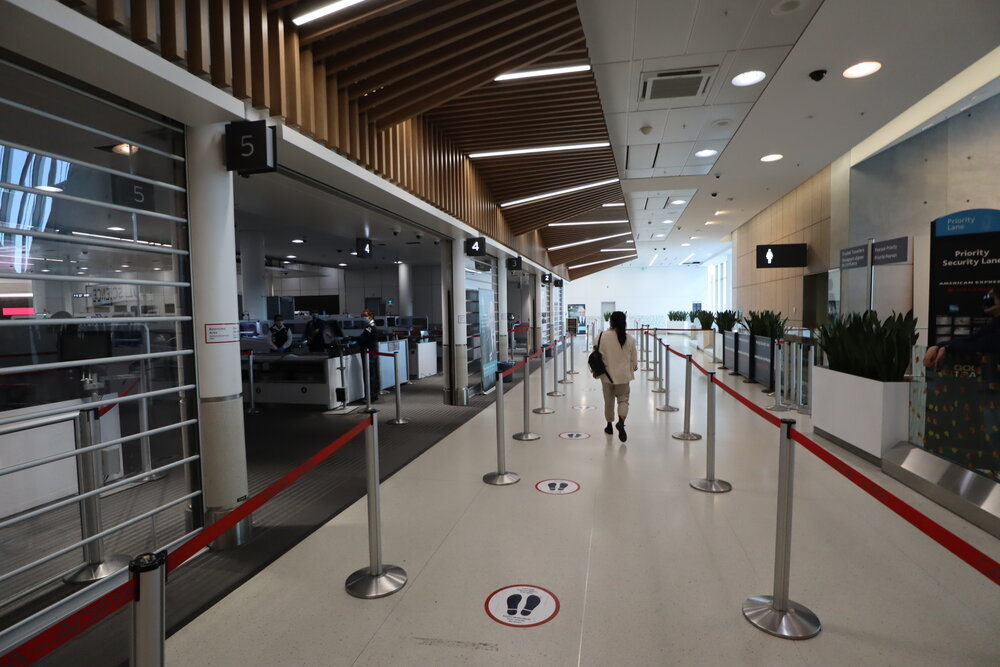 Toronto Pearson International Airport – Security queue