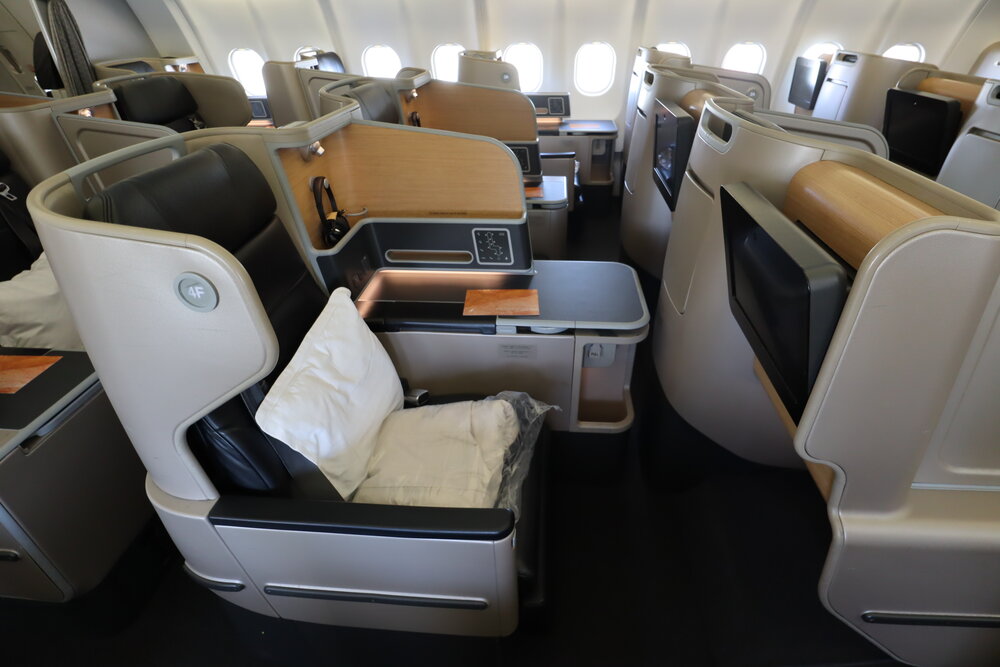 Qantas business class – Middle seats