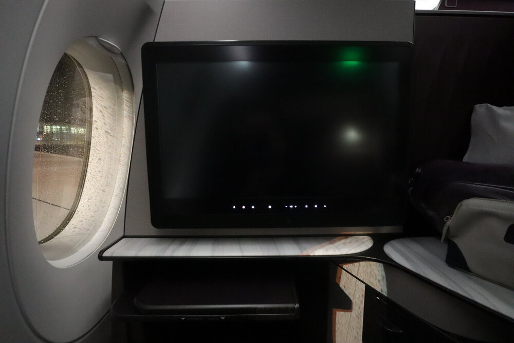 Qatar Airways A350 Qsuites business class – Entertainment screen