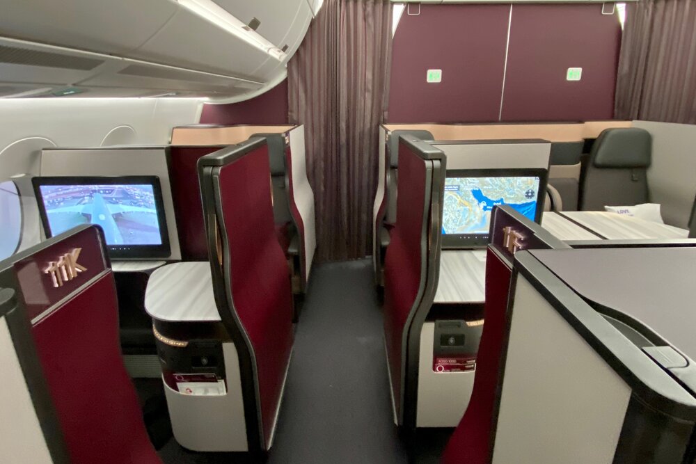 Qatar Airways A350 Qsuites business class – Mini-cabin