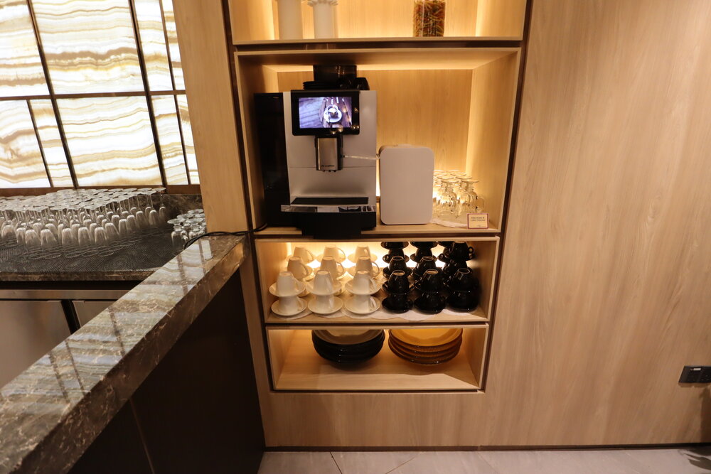 Jewel Changi Lounge Singapore – Coffee machine