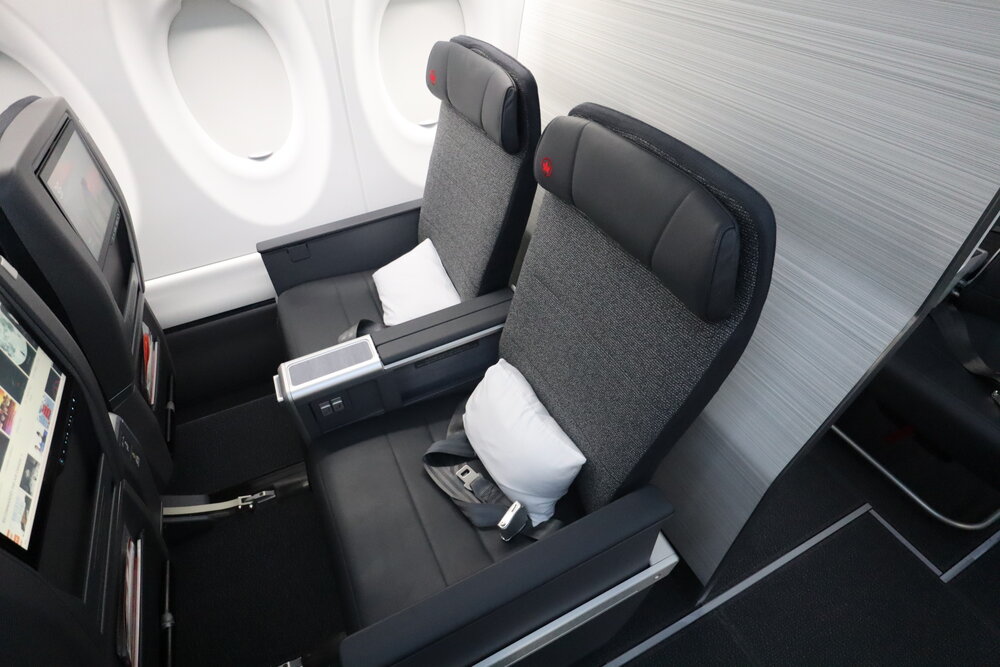 Air Canada Airbus A220 – Business class