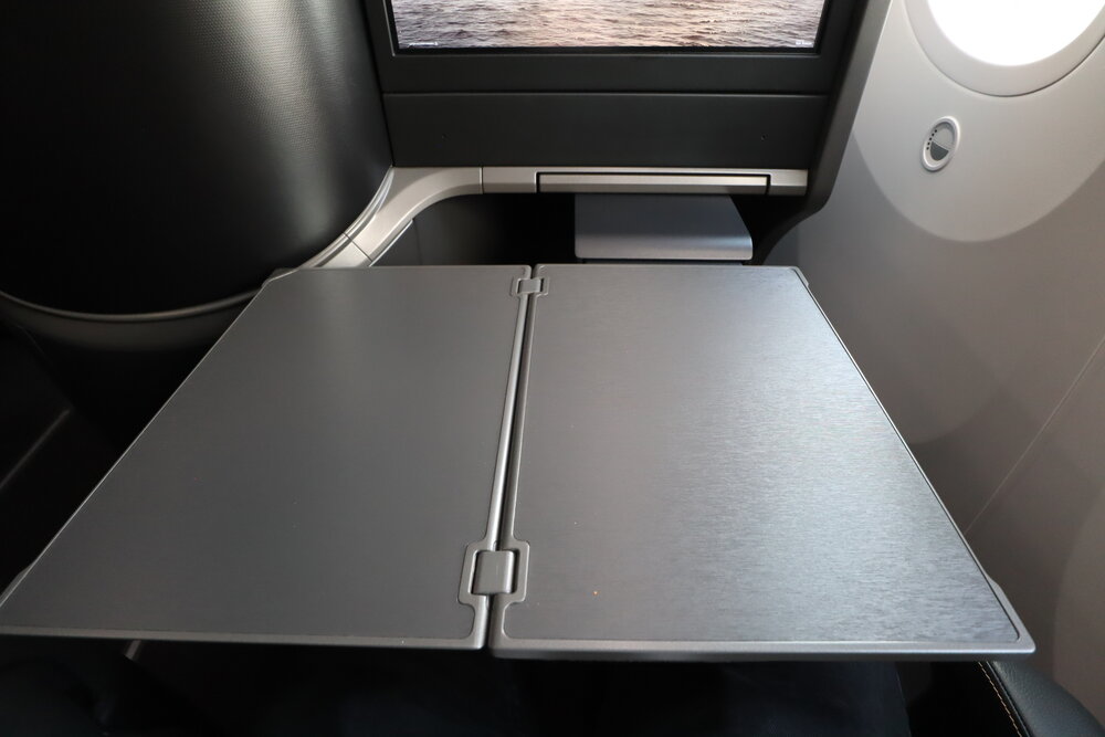 Turkish Airlines 787 business class – Tray table