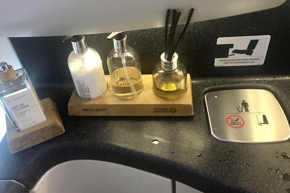 Turkish Airlines 787 business class – Restroom amenities