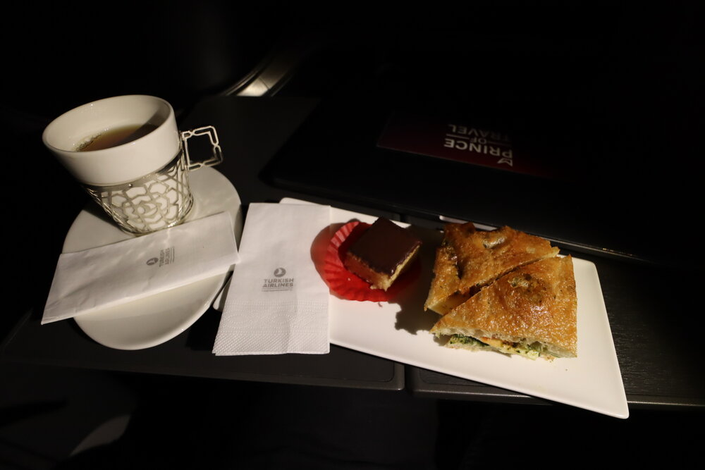 Turkish Airlines 787 business class – Mini-sandwich with tea