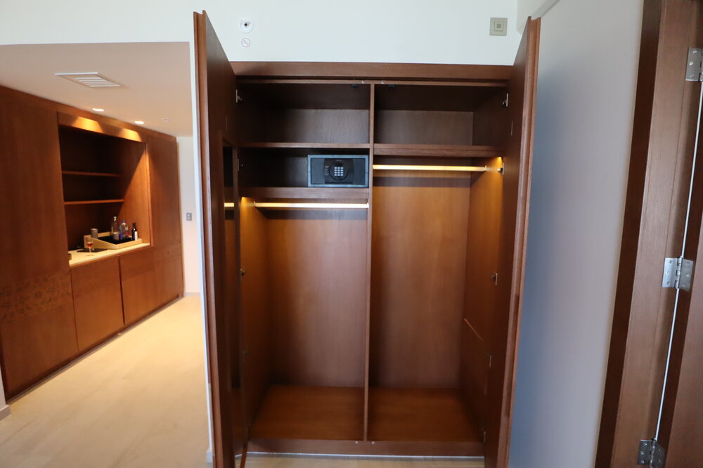 JW Marriott Cancún Resort &amp; Spa – Caribbean Suite closet