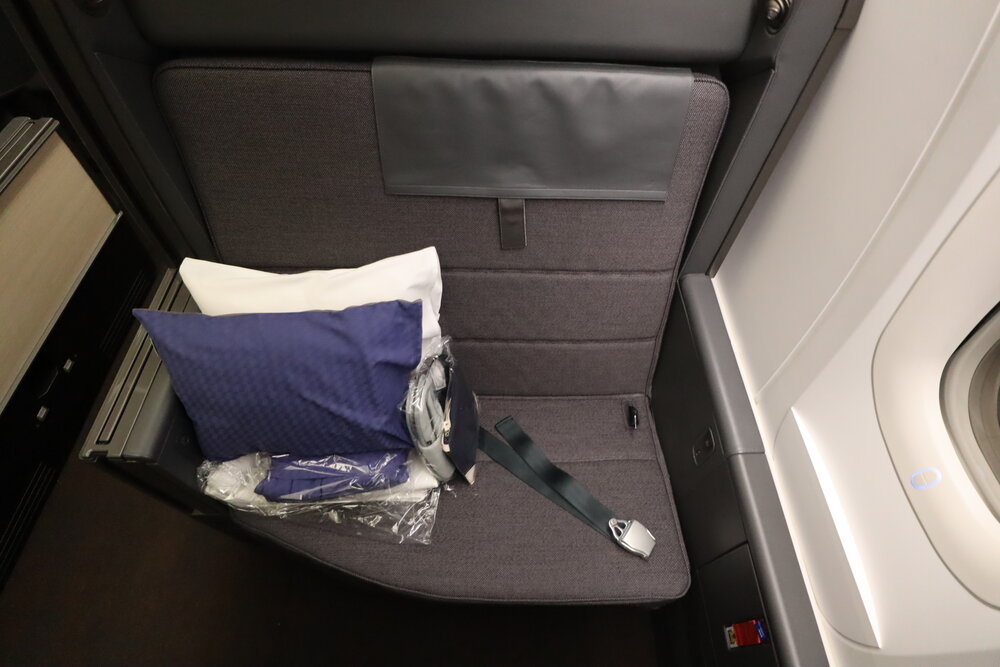 ANA 777 new business class – Seat width