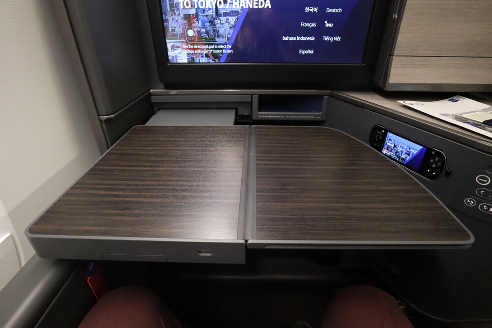 ANA 777 new business class – Tray table