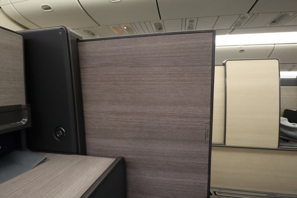 ANA 777 new business class – Door