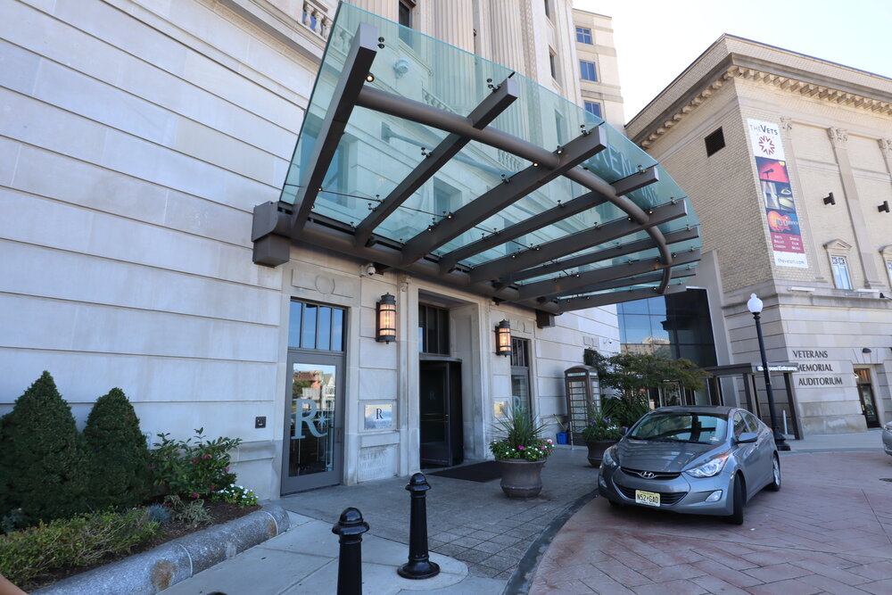 Renaissance Providence Downtown – Entrance