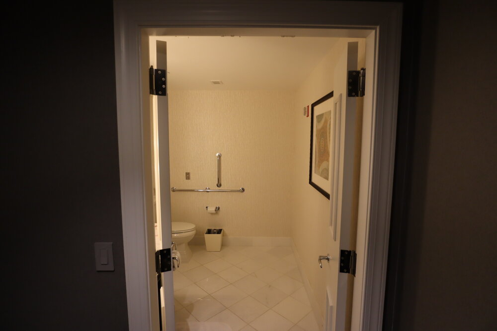 Renaissance Providence Downtown – Vice Presidential Suite guest bathroom