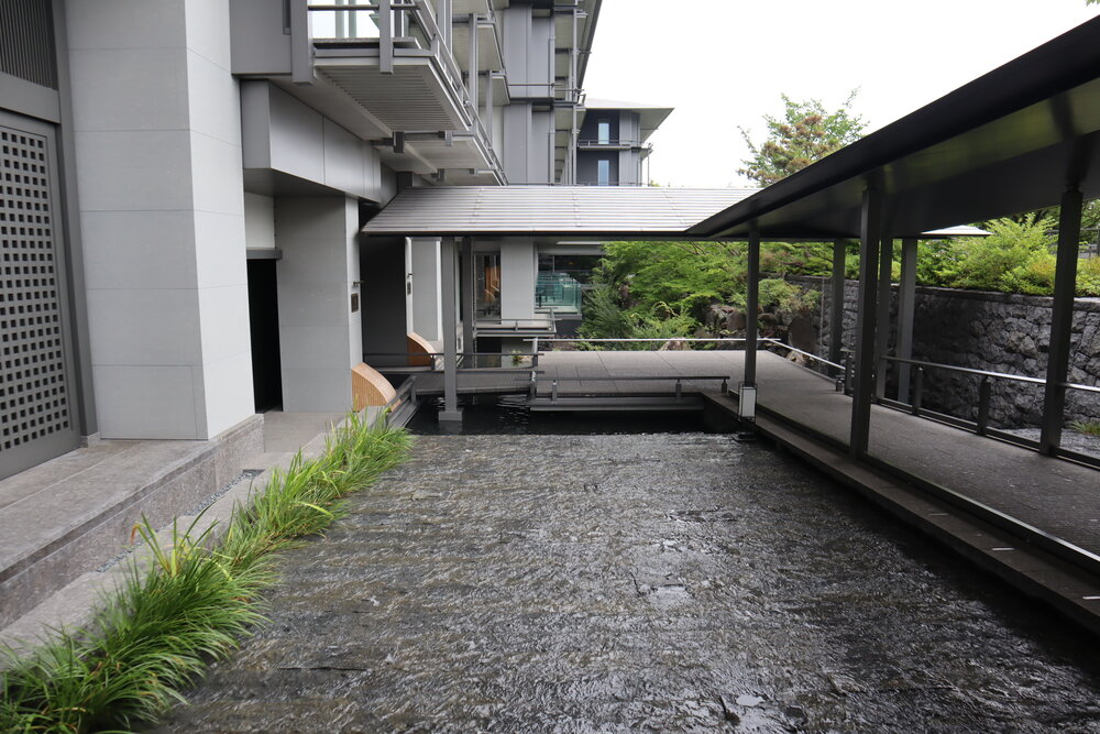 The Ritz-Carlton, Kyoto – Stone pathway