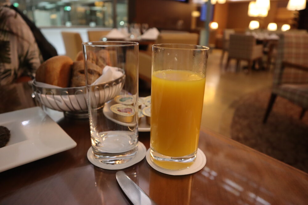 Emirates First Class Lounge (Concourse A) – Mango juice