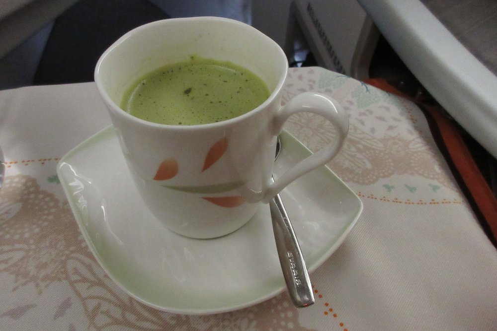 EVA Air business class Toronto to Taipei – Matcha milk tea