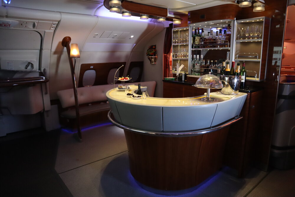 Emirates A380 First Class – Bar &amp; lounge