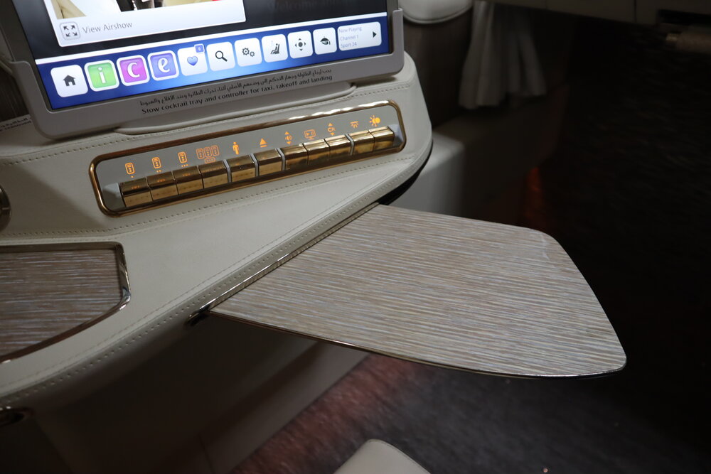 Emirates 777 New First Class – Mini-table