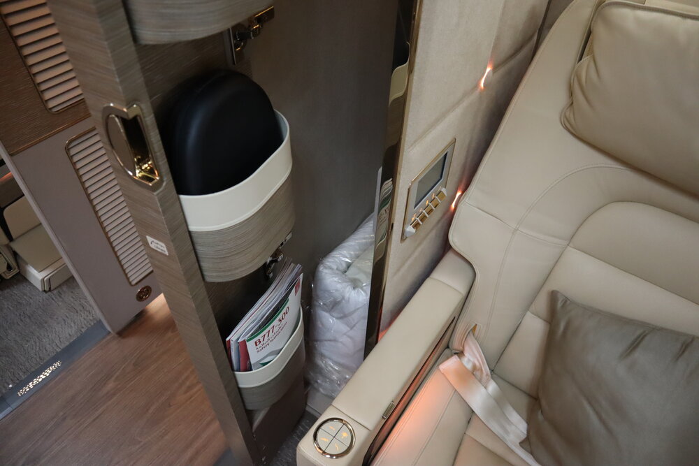 Emirates 777 New First Class – Storage compartment