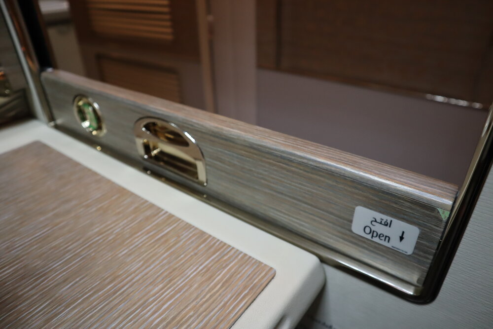 Emirates 777 New First Class – Service hatch