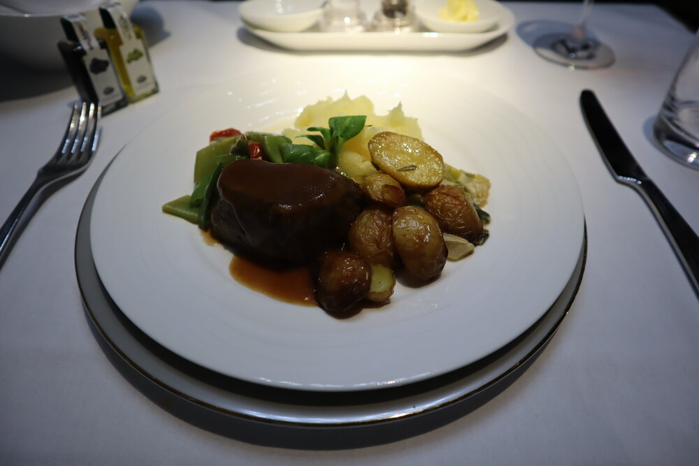 Emirates 777 New First Class – Pan-fried beef fillet