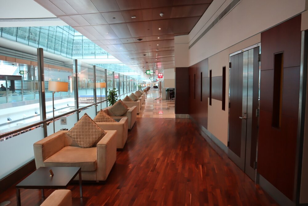 Emirates First Class Lounge Dubai (Concourse B) – Hallway