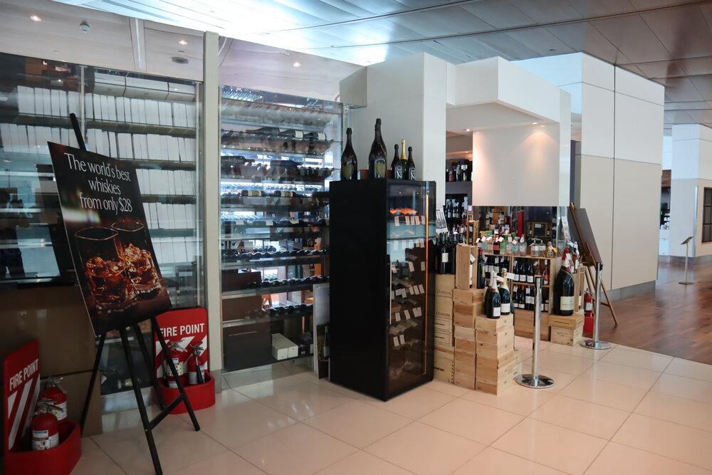 Emirates First Class Lounge Dubai (Concourse B) – Le Clos liquor store