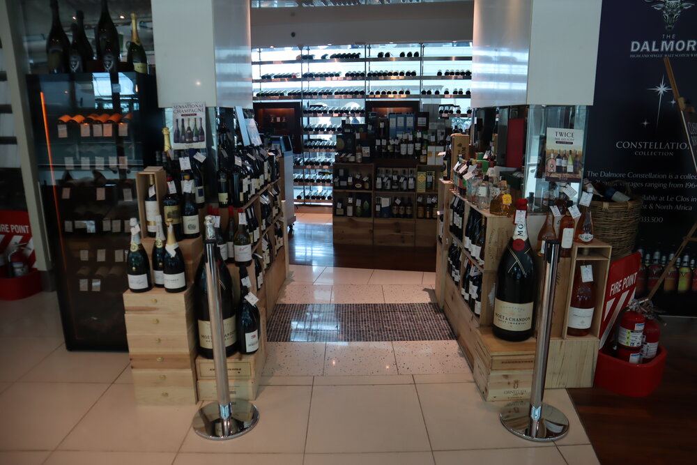 Emirates First Class Lounge Dubai (Concourse B) – Le Clos liquor store