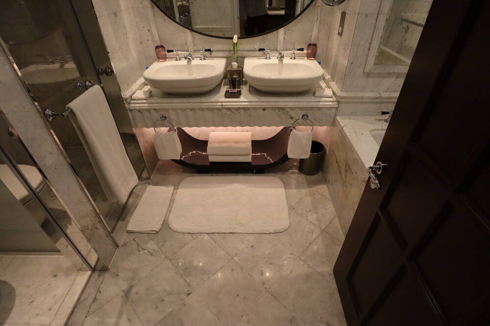 The Ritz-Carlton, Doha – Executive Suite master bathroom