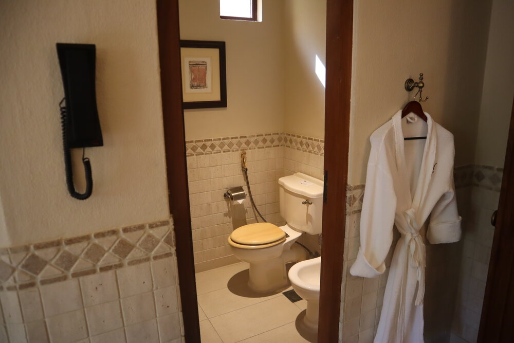 Al Maha Desert Resort Dubai – Bedouin Suite toilet