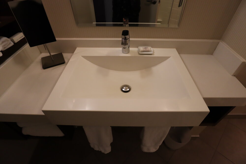 Delta Montreal – Club King Room sink