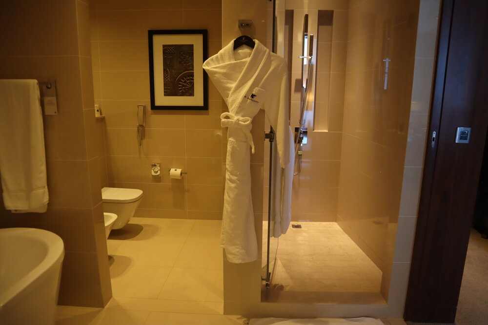 JW Marriott Marquis Dubai – Seaview King Room toilet &amp; shower