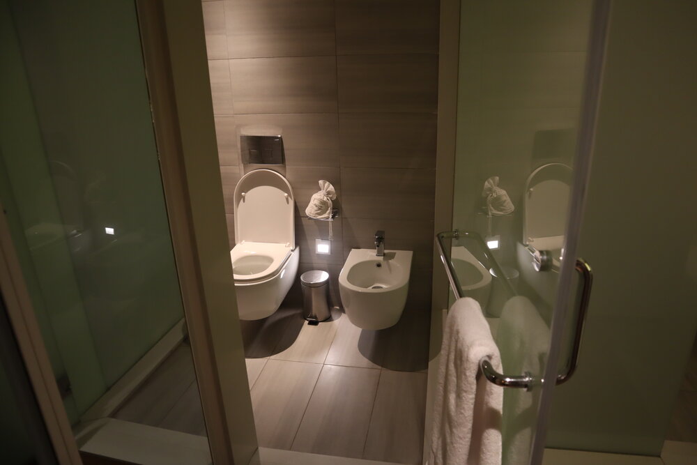 W Amman – Cool Corner Suite toilet