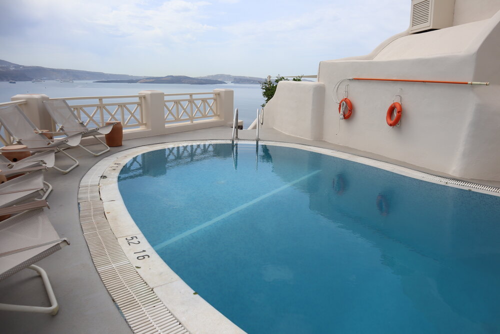 Mystique Santorini – Captain’s Lounge pool