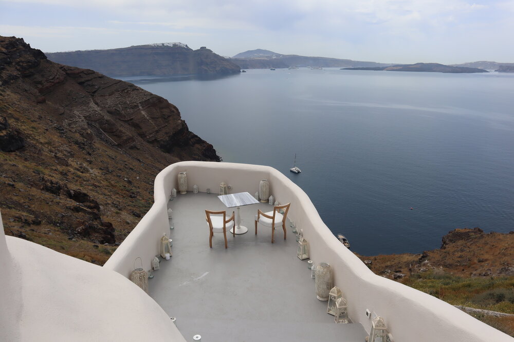 Mystique Santorini – Private dining platform