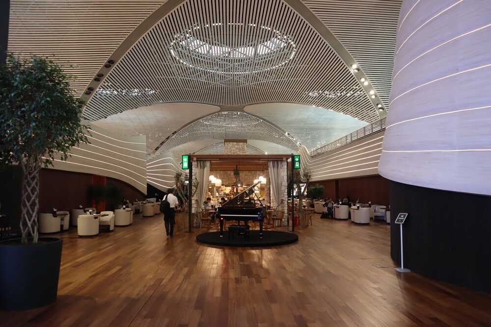 Turkish Airlines Business Lounge Istanbul – Main lounge area