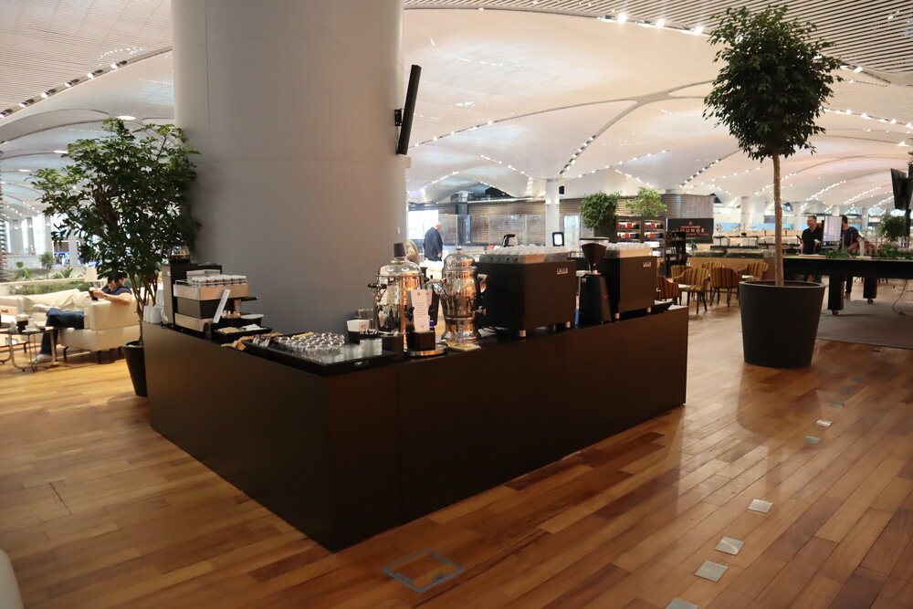 Turkish Airlines Business Lounge Istanbul – Coffee and tea