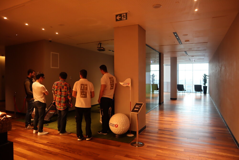 Turkish Airlines Business Lounge Istanbul – Virtual golf