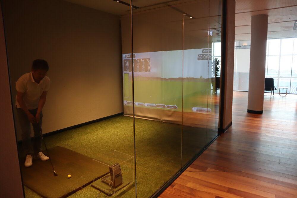 Turkish Airlines Business Lounge Istanbul – Virtual golf