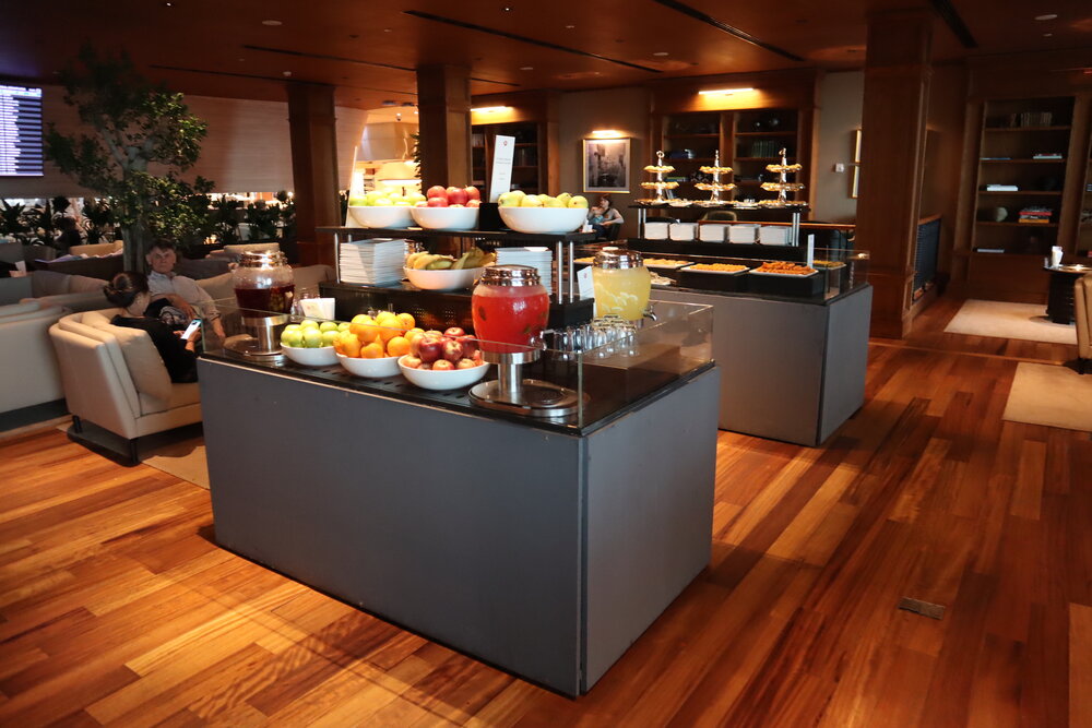 Turkish Airlines Business Lounge Istanbul – Library snack stations