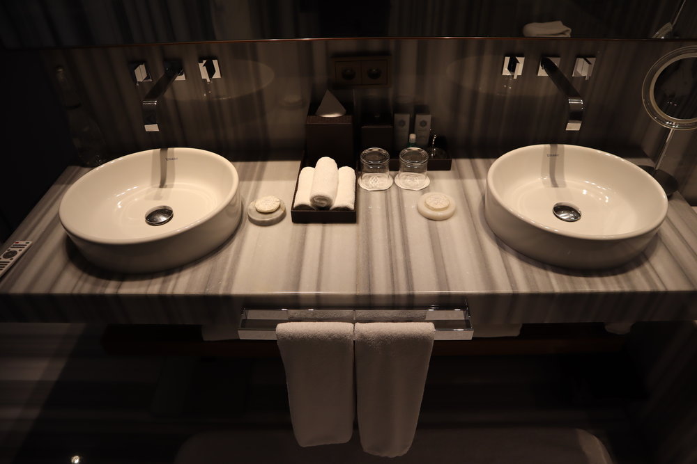 St. Regis Istanbul – St. Regis Suite bathroom sinks