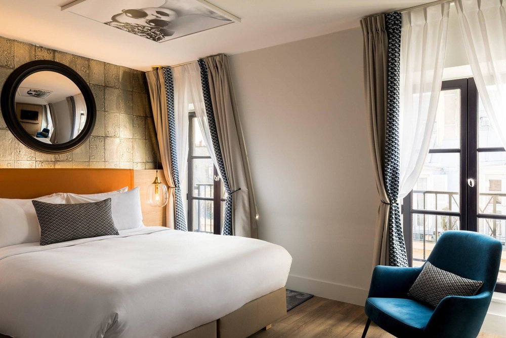 Lock in a free night at the Renaissance Paris Vendôme for 60,000 Bonvoy points