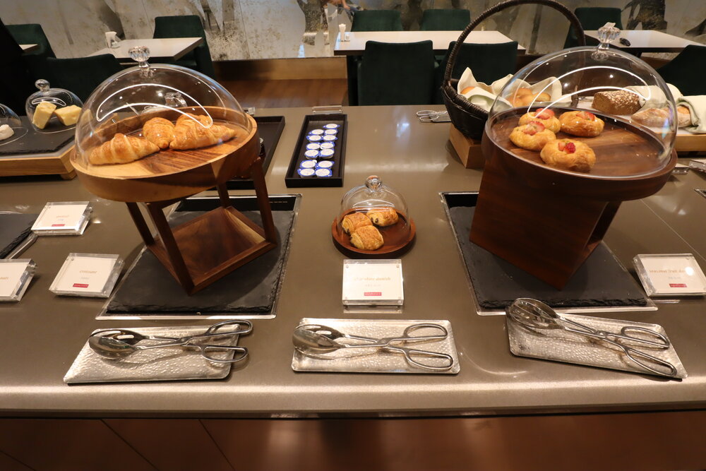 Korean Air First Class Lounge Seoul – Breakfast pastries