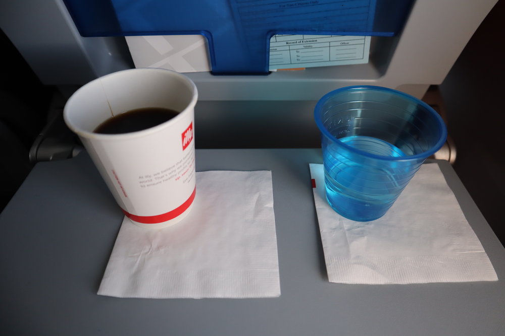 United 737 economy class – Drink service