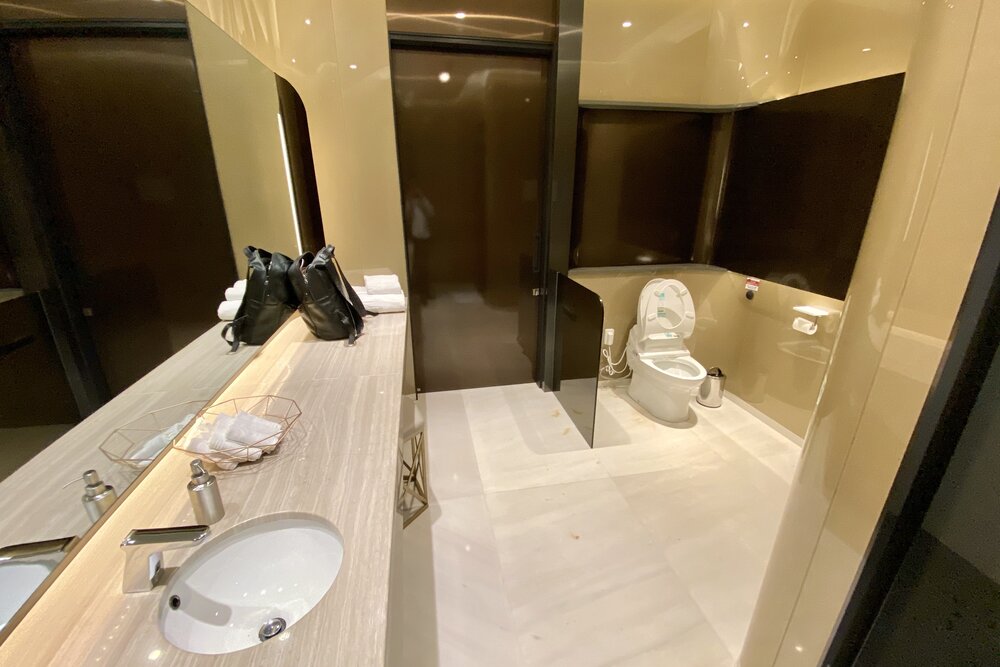 Korean Air First Class Lounge Seoul – Shower room