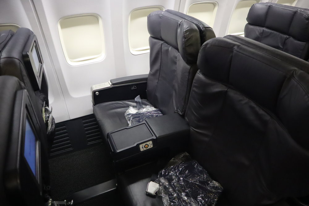 United 737 business class