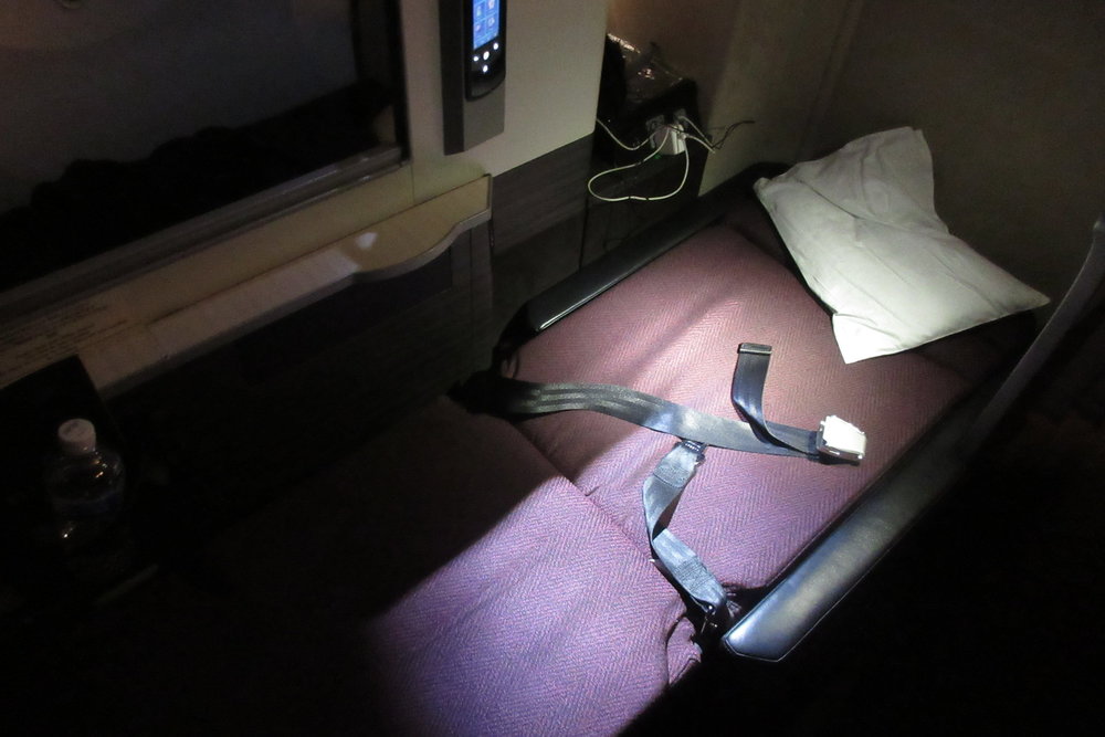 Lie-flat bed on Japan Airlines 787 business class