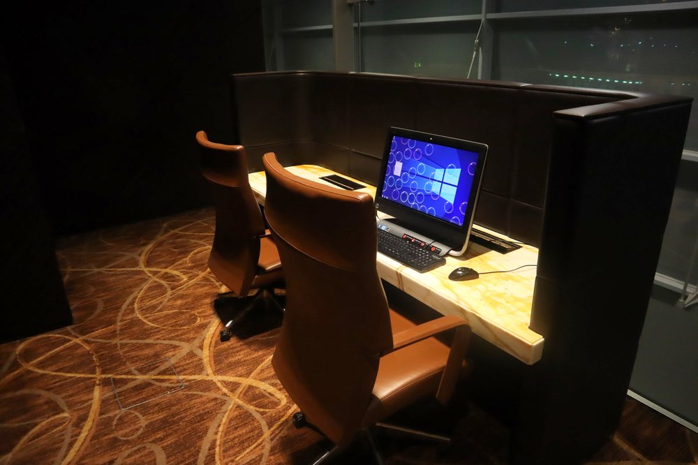 The Private Room by Singapore Airlines – Computer workstation