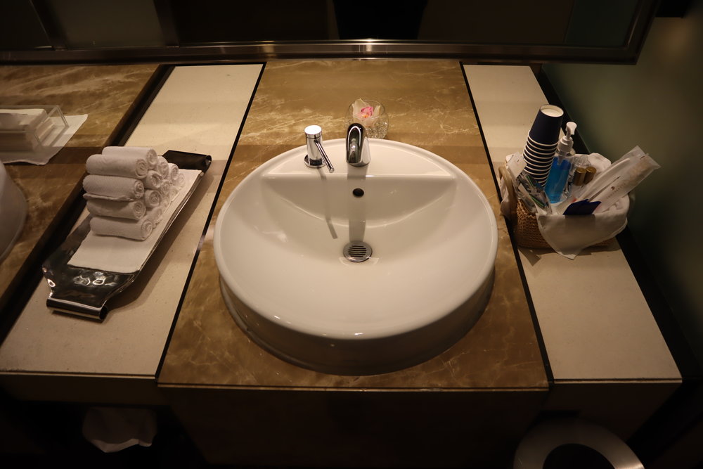 The Private Room by Singapore Airlines – Shower room