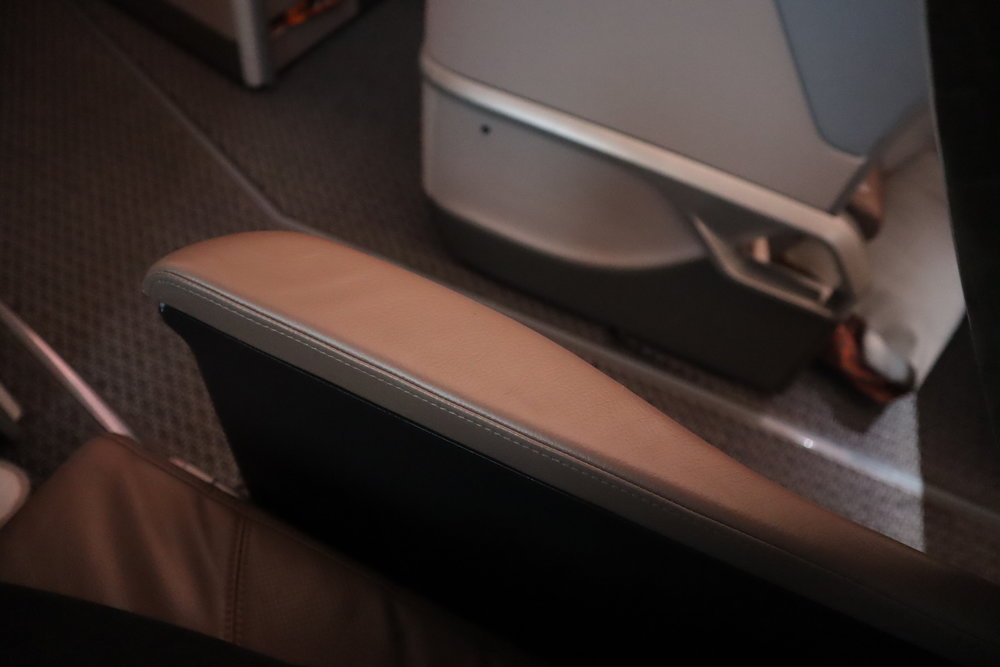 Singapore Airlines 787-10 business class – Armrest